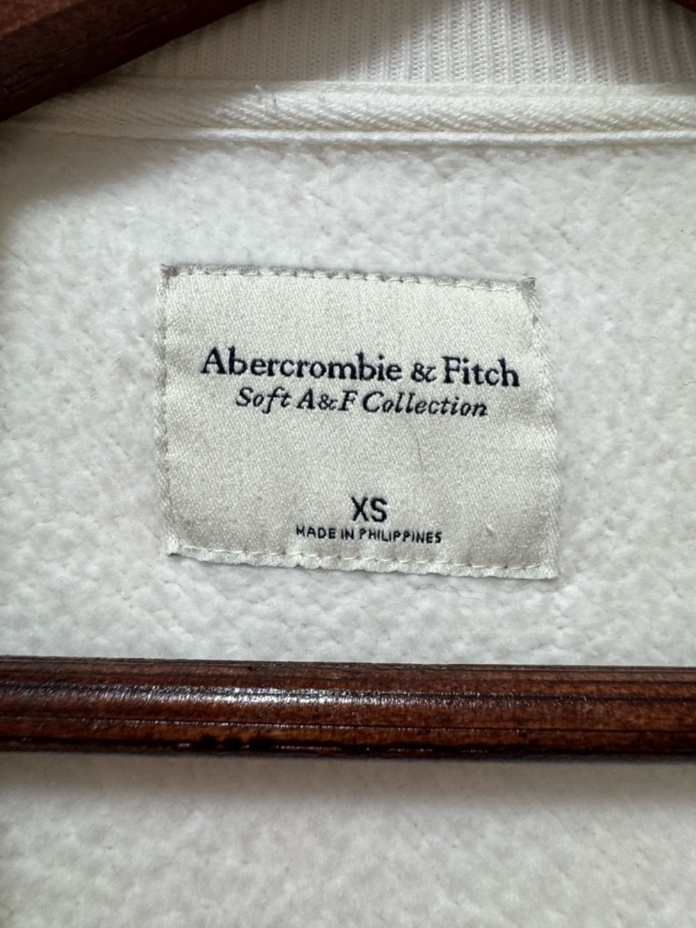 Abercrombie & Fitch vintage crest crop white XS Fleurs Hôtel Crew Sweatshirt - Picture 7 of 8